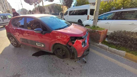 Aydın'da otomobiller çarpıştı: 3 yaralı