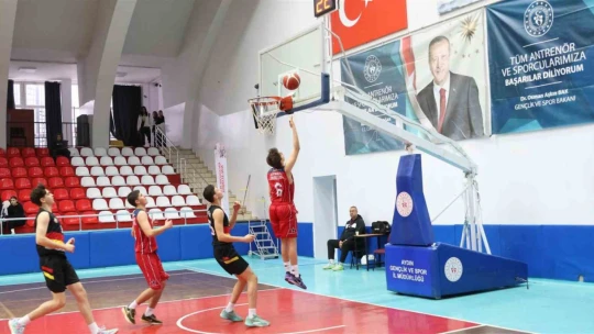 Aydın'da potanın genç yıldızları grup birinciliği için sahada