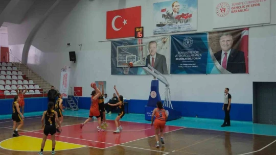 Aydın'da potanın genç yıldızları grup birinciliği için sahada