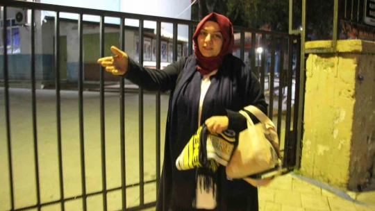 Aydın'da sabah namazından önce başlayan eğitime öğrenciler ve veliler isyan etti, okul görevlisi küfürler savurdu