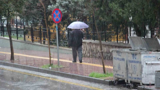 Aydın'da sağanak yağış etkili oluyor