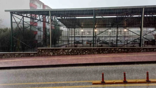 Aydın'da sağanak yağış etkili oldu
