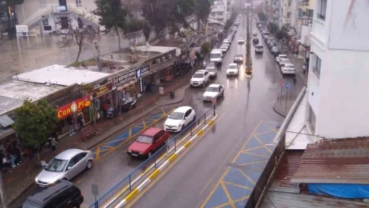 Aydın'da sağanak yağış etkili oluyor