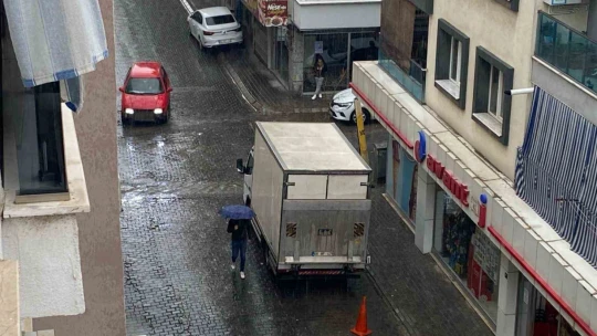 Aydın'da sağanak yağış etkili oluyor