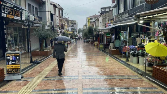 Aydın'da sağanak yağış etkili oluyor