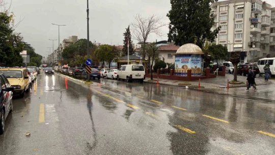 Aydın'da sağanak yağış etkili oluyor