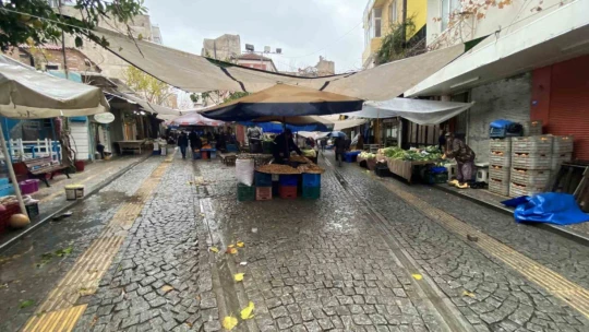 Aydın'da sağanak yağıştan, Salı Pazarı esnafı da etkilendi