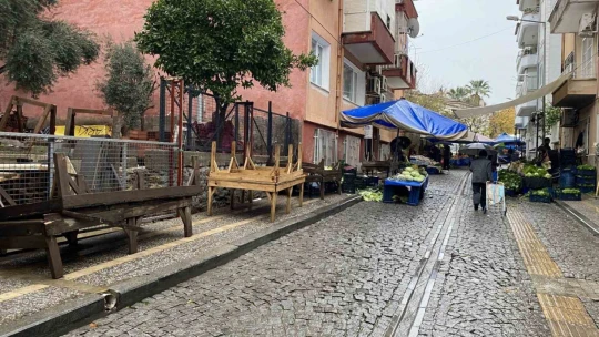 Aydın'da sağanak yağıştan, Salı Pazarı esnafı da etkilendi