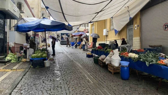 Aydın'da sağanak yağıştan, Salı Pazarı esnafı da etkilendi
