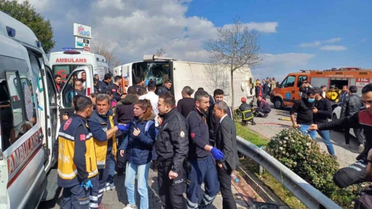 Aydın'da şehiriçi yolcu minibüsü devrildi, çok sayıda kişi yaralandı