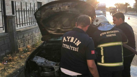 Aydın'da seyir halindeki otomobil alev aldı