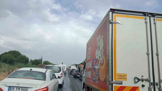Aydın'da sıcaklara paralel olarak artan trafikle, ulaşım çileye döndü