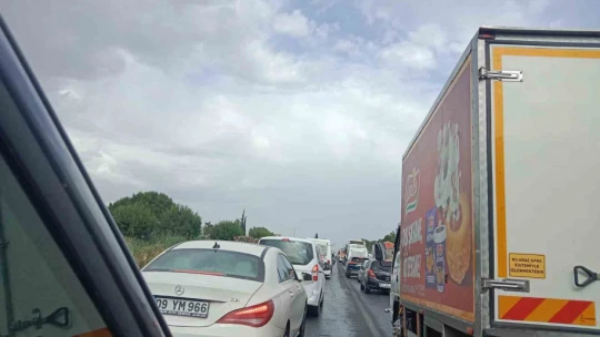 Aydın'da sıcaklara paralel olarak artan trafikle, ulaşım çileye döndü