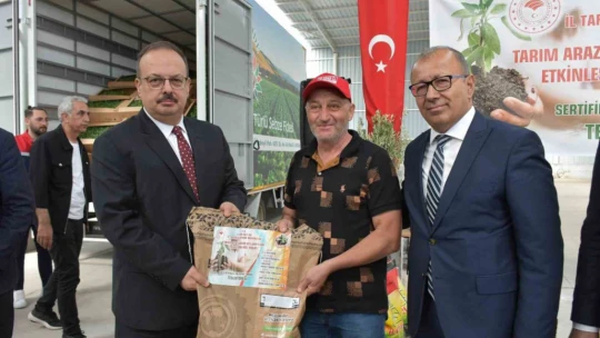 Aydın'da TAKE Projeleri kapsamında çiftçilere fide ve tohum dağıtıldı