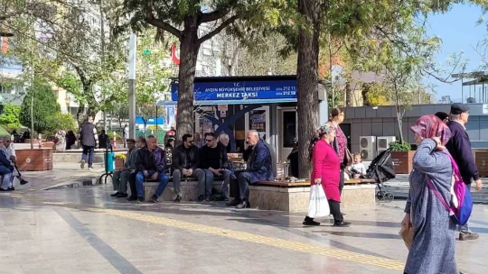 Aydın'da termometreler 30 dereceyi gördü