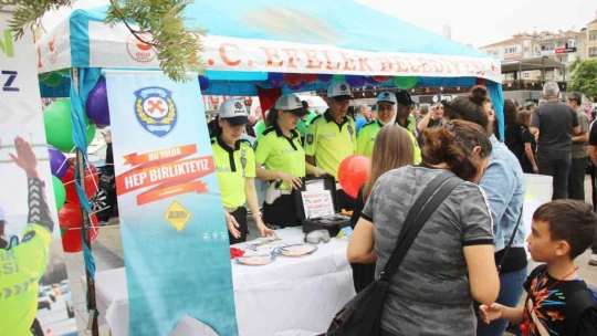 Aydın'da trafik ekipleri vatandaşlara 'hayatla yarışılmaz' diyerek uyardı
