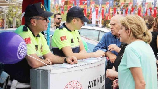 Aydın'da trafik ekipleri vatandaşlara 'hayatla yarışılmaz' diyerek uyardı
