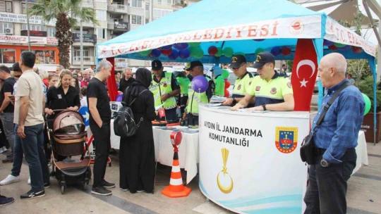 Aydın'da trafik ekipleri vatandaşlara 'hayatla yarışılmaz' diyerek uyardı