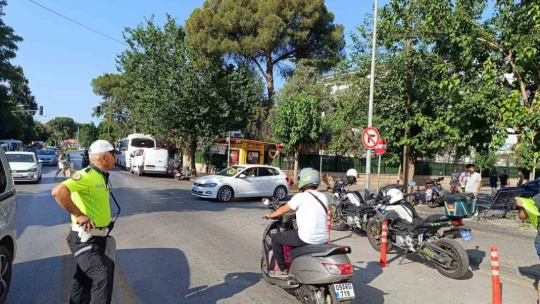 Aydın'da trafik ekiplerinden 'LGS' nöbeti