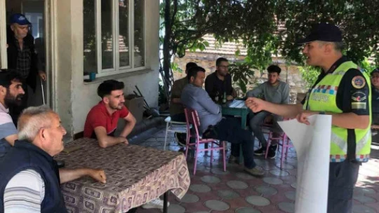 Aydın'da traktör sürücüleri bilgilendirdi