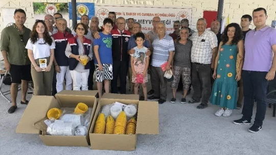 Aydın'da üreticilere 12 bin Akdeniz meyve sineği tuzağı teslim edildi