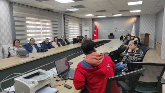 Aydın'da veliler 'teknoloji bağımlılığı' konusunda bilgilendirildi