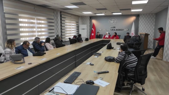Aydın'da veliler 'teknoloji bağımlılığı' konusunda bilgilendirildi