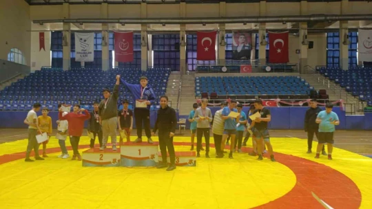 Aydın'da Yıldız Erkek Grekoromen Güreş il birinciliği müsabakaları sona erdi
