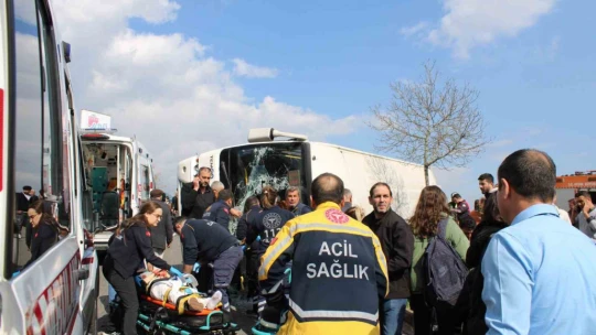 Aydın'da yolcu minibüsü devrildi: 28 yaralı