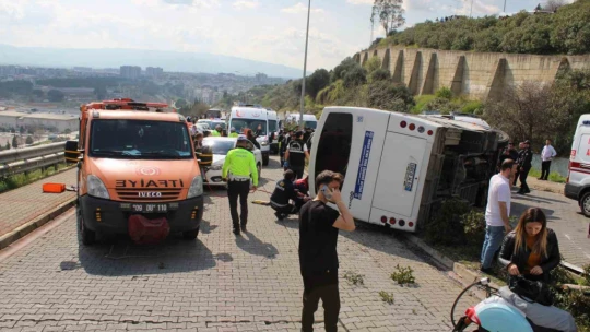 Aydın'da yolcu minibüsü devrildi: 28 yaralı