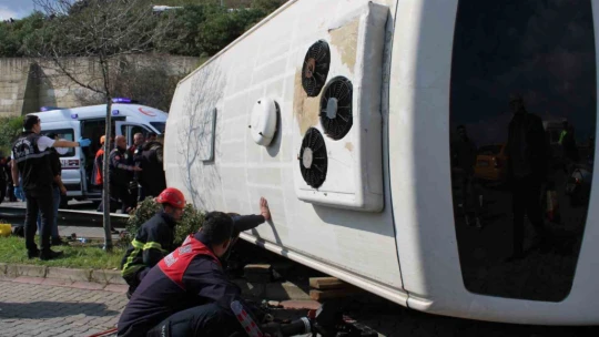 Aydın'da yolcu minibüsü devrildi: 28 yaralı