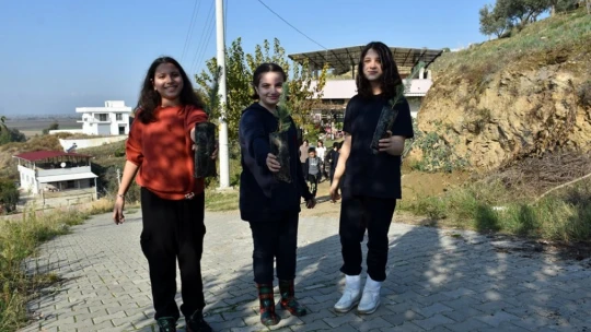 Aydın'da yürütülen proje kapsamında fıstık çamı ve akasya ağacı dikimi yapıldı