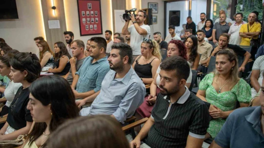 Aydın'daki CHP'li Belediye Başkanları Kuşadası'nda bir araya geldi