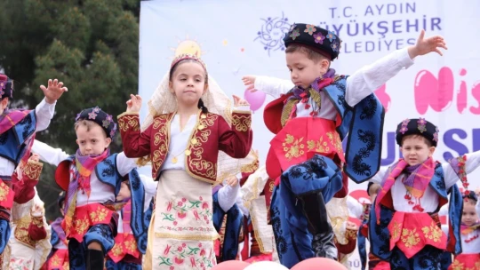 Aydın'daki çocuk gelişim merkezlerinde eğitim gören öğrenciler 23 Nisan'ı coşkuyla kutladı