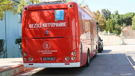 Aydın'daki gezici kütüphaneden Atilla Koç'un ismi silindi