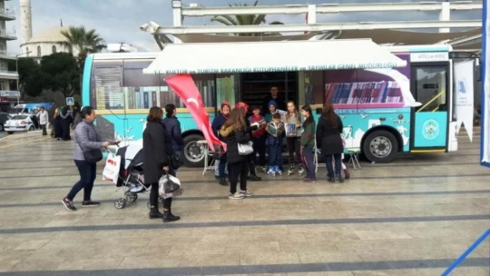 Aydın'daki gezici kütüphaneden Atilla Koç'un ismi silindi