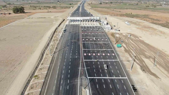 Aydın-Denizli Otoyolu'ndan 3 günde 22 bin araç geçti