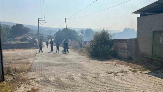 Aydın Efeler'de zirai alanda yangın, bazı evlerde hasar oluştu