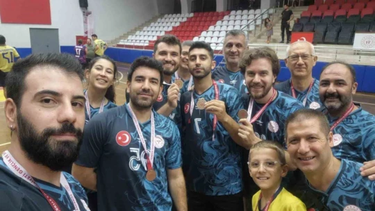 Aydın İl Sağlık Müdürlüğü voleybol turnuvasında 3'üncü oldu