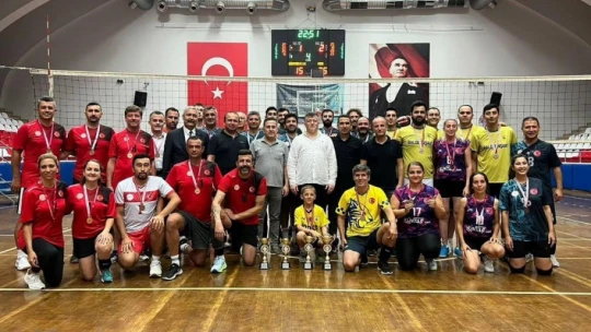 Aydın İl Sağlık Müdürlüğü voleybol turnuvasında 3'üncü oldu
