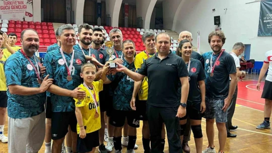 Aydın İl Sağlık Müdürlüğü voleybol turnuvasında 3'üncü oldu