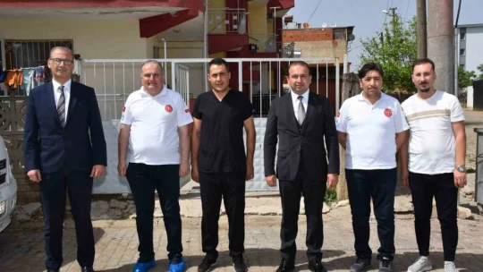 Aydın İl Sağlık Müdürü Şenkul 23 Nisan'da hasta çocukları unutmadı