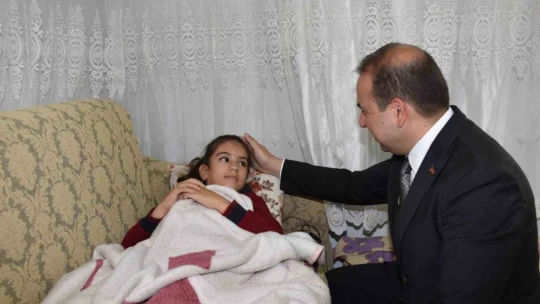 Aydın İl Sağlık Müdürü Şenkul 23 Nisan'da hasta çocukları unutmadı