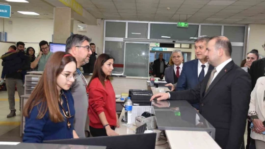 Aydın İl Sağlık Müdürü Şenkul, sağlık çalışanlarının yeni yılını kutladı