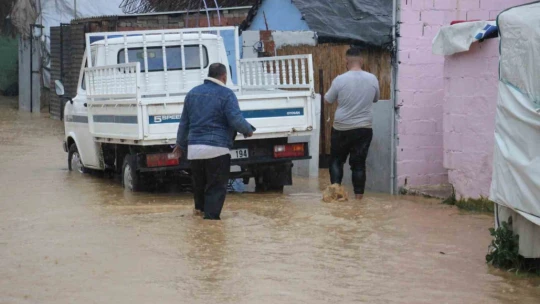 Aydın Ilıcabaşı'nda evleri su bastı, vatandaşlar yardım istedi