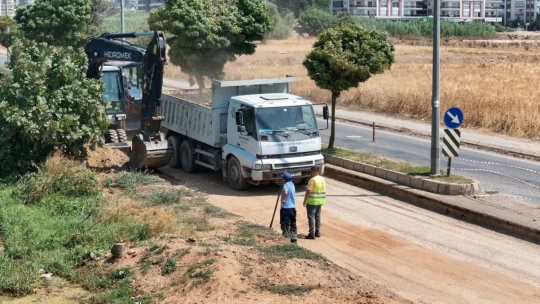 Aydın'ın tüm ilçelerinde yol yapım ve yenileme çalışmaları sürüyor
