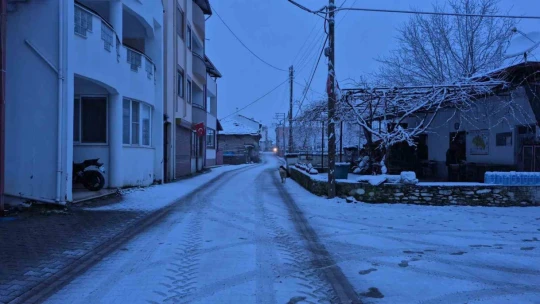 Aydın'ın yüksek kesimlerinde kar etkili oldu