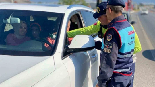 Aydın jandarması bayram tatilinde 12 bin aracı kontrol etti