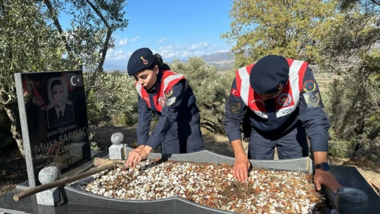 Aydın jandarması şehit öğretmen Sarısaç'ı unutmadı