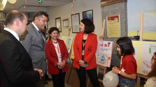 Aydın Kadın Doğum ve Çocuk Hastanesi'nde 23 Nisan kutlaması